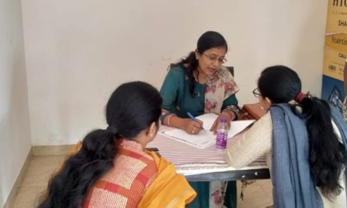 Dr Sumi Agrawal, Professor & Senior Gynecologist, Laparoscopic Surgeon, Infertility Specialist - Gynocare Dr Agrawal's Clinic 2